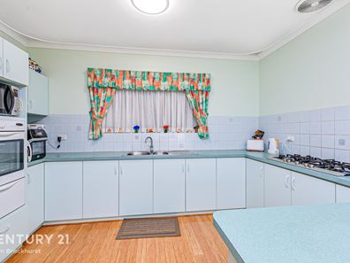 66 Berehaven Avenue, Thornlie WA 6108