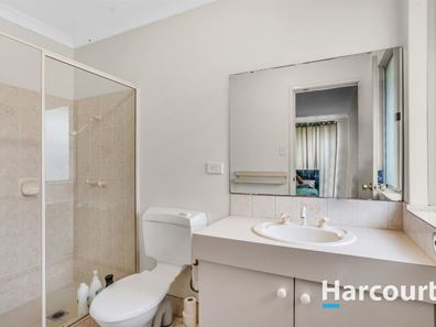 17 Kingfisher Drive, Halls Head WA 6210