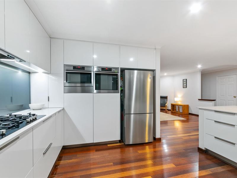 9 Mauldon Mews, Winthrop