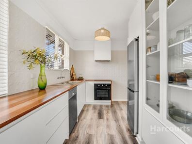 9 Leigh Street, Dudley Park WA 6210