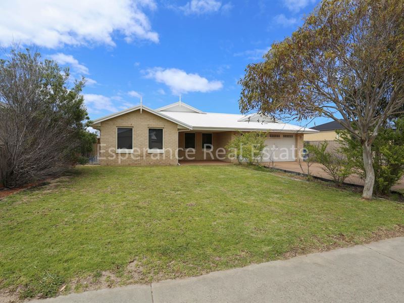 8 Baleine Drive, Castletown
