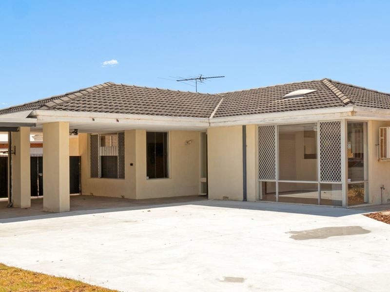 2 Sabina Street, Menora