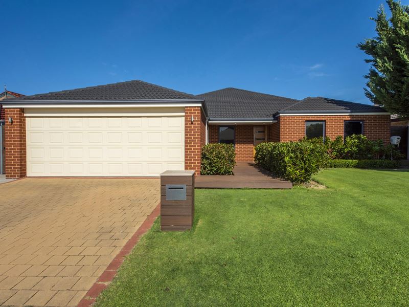 11 Lowell Street, Secret Harbour