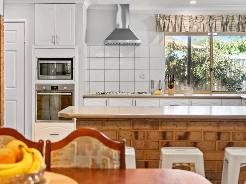 8 Golden Ash Gardens, Helena Valley