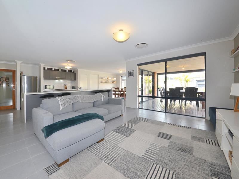 18 Bingarra Crescent, Tapping