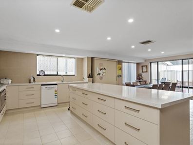 4 Hampstead Gate, Success WA 6164