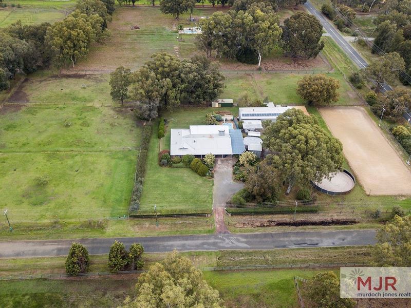 10 Evening Peal Court, Darling Downs WA 6122