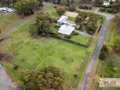 10 Evening Peal Court, Darling Downs WA 6122