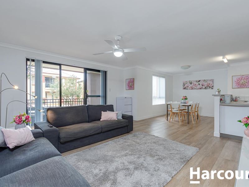 4/2 Wattlebird Loop, Joondalup