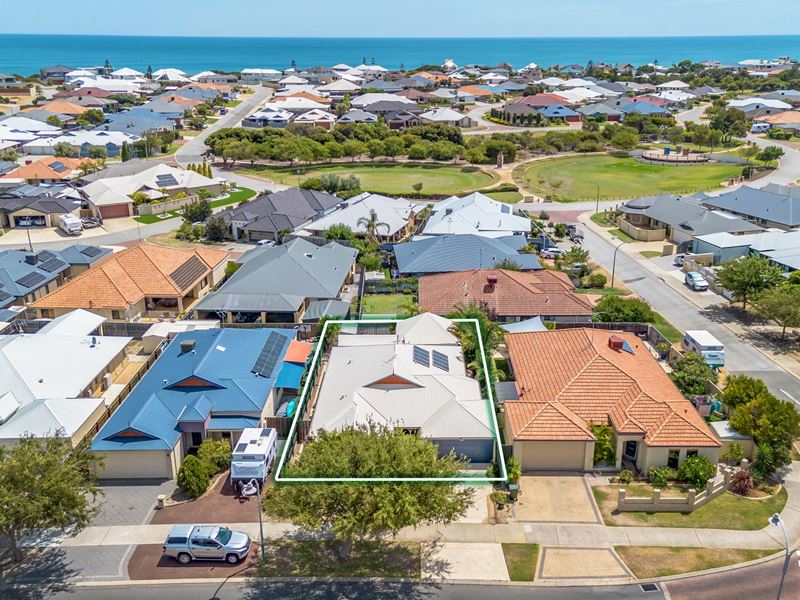 222 Peelwood Parade, Halls Head