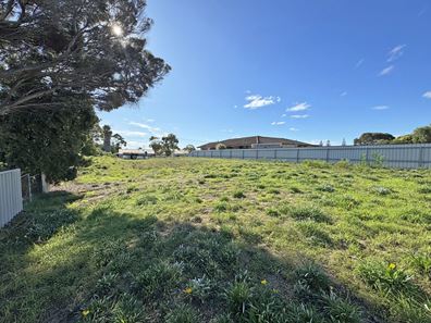 14 Walmsley Street, Castletown WA 6450