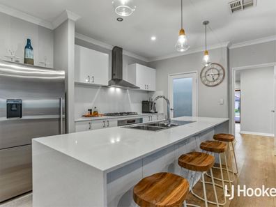 9 Calamocha Way, Piara Waters WA 6112