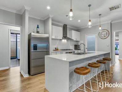 9 Calamocha Way, Piara Waters WA 6112