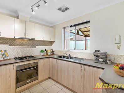 4/61 Whaleback Avenue, Parkwood WA 6147