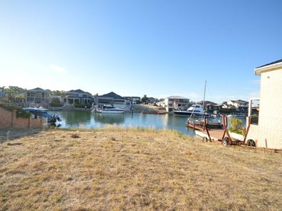 22 Cambria Island Retreat, Halls Head WA 6210