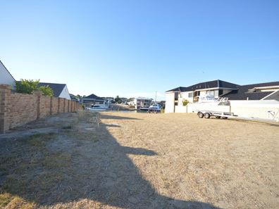 22 Cambria Island Retreat, Halls Head WA 6210