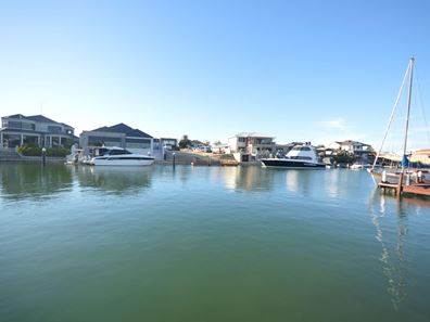 22 Cambria Island Retreat, Halls Head WA 6210