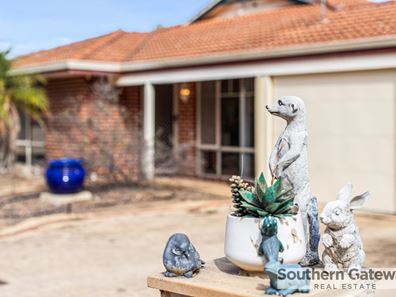 10 Whitebread Way, Leda WA 6170