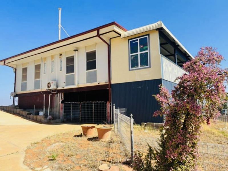 7 Craggs Court, Brown Range