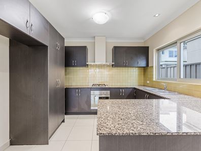 51A McGlinn Way, Cloverdale WA 6105