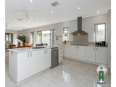 15 Albion Avenue, Lake Coogee WA 6166