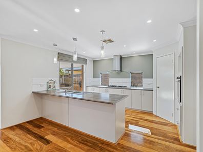 13 Cohen Vista, Lakelands WA 6180