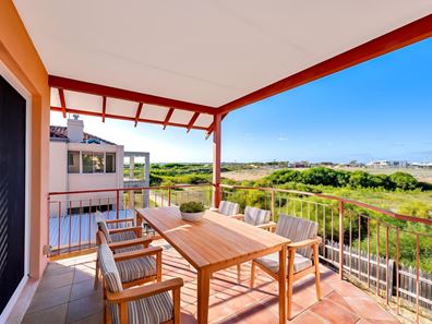 2 Ocean Point Close, Port Kennedy WA 6172
