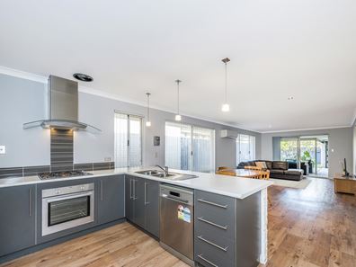 16 Musselbrook Trail, Ellenbrook WA 6069