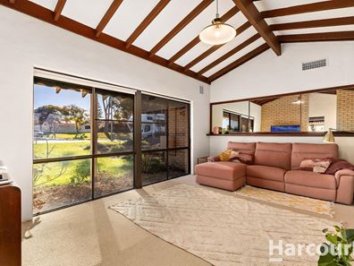 8 Sandford Crescent, Halls Head WA 6210
