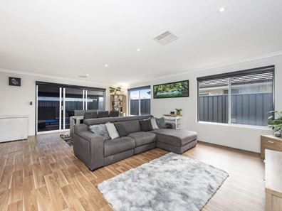17 Thangoo Way, Golden Bay WA 6174