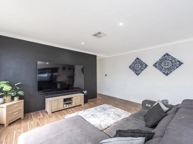 17 Thangoo Way, Golden Bay WA 6174