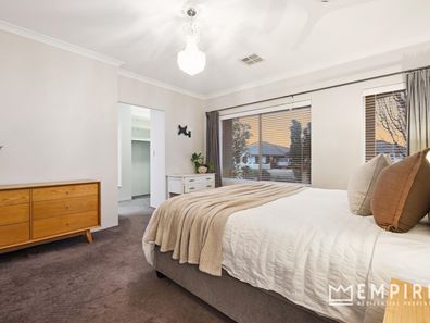 19 Albion Avenue, Lake Coogee WA 6166