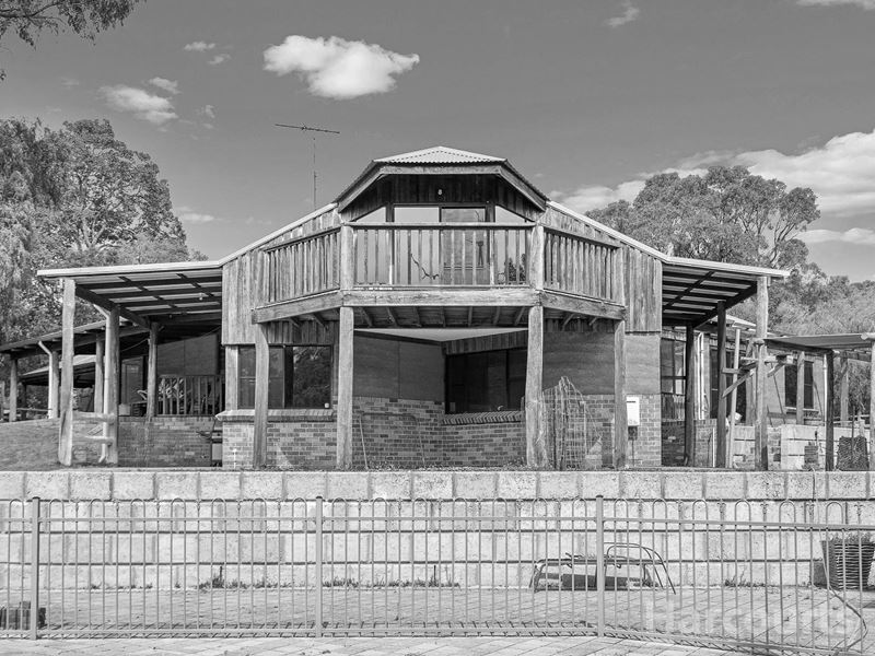 94 Lakeside Parkway, Herron
