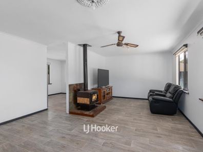 2 Coral Drive, Leschenault WA 6233