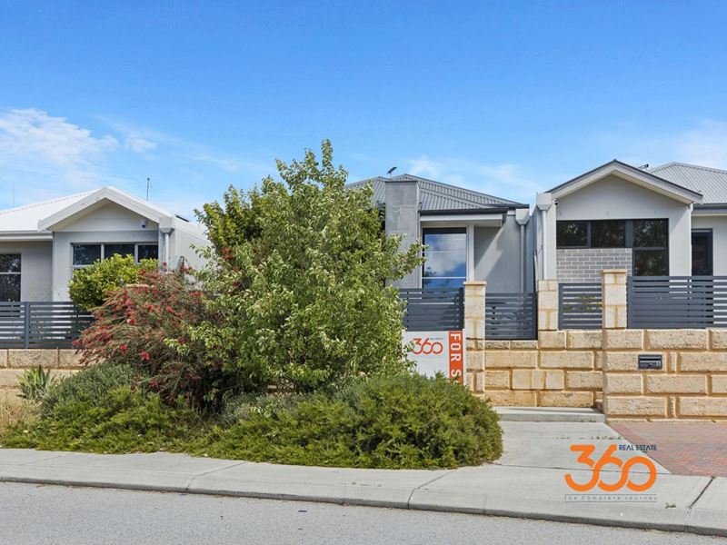 8 Luxhay Parkway, Aveley