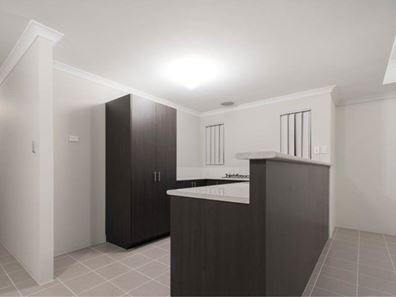 9/2 Positano Crescent, Yangebup WA 6164
