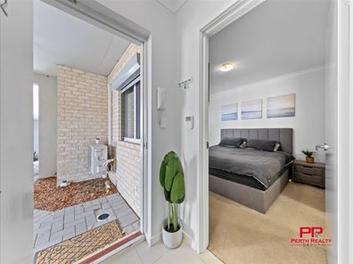 2/42 Elizabeth Street, Cloverdale WA 6105