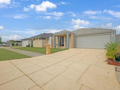 2/4 Basalt Road, Harrisdale WA 6112