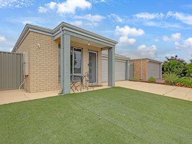 2/4 Basalt Road, Harrisdale WA 6112