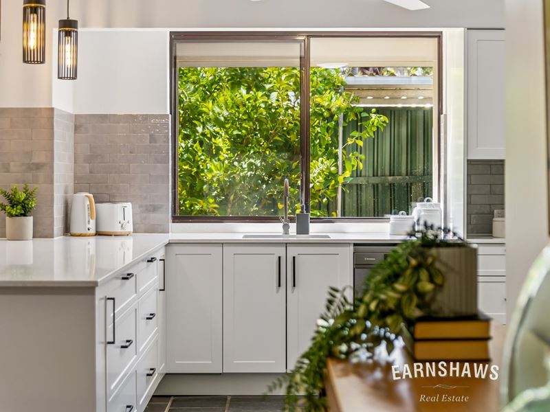 33 Burton Retreat, Stratton WA 6056