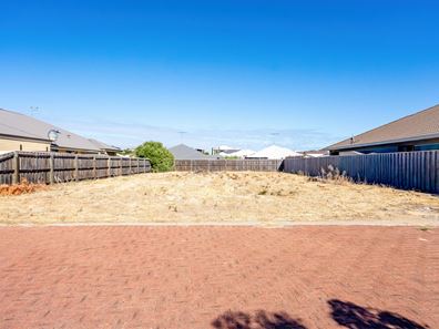8 Splendens Turn, Halls Head WA 6210