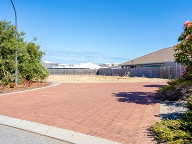8 Splendens Turn, Halls Head WA 6210
