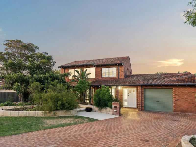 4 Lake Carine Gardens, Carine