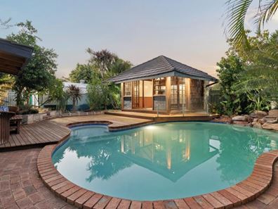 4 Lake Carine Gardens, Carine WA 6020