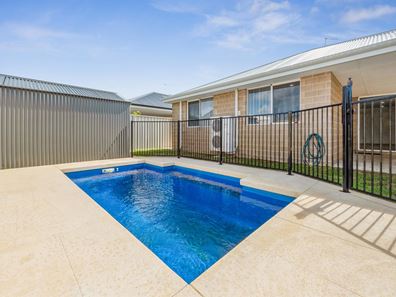 12 Nalbarra Road, Golden Bay WA 6174