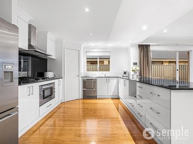 124 Columbia Parkway, Piara Waters WA 6112