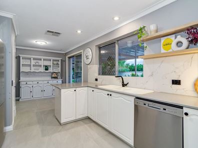 6 Parkway, Warwick WA 6024