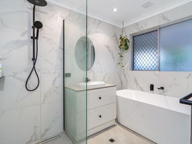6 Parkway, Warwick WA 6024