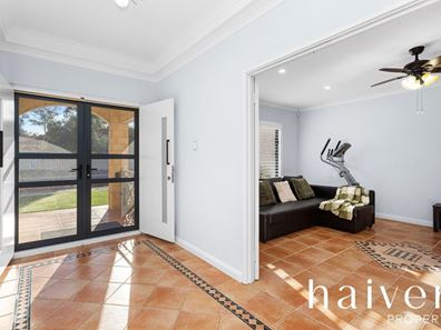15 Pemberton Close, Stirling WA 6021