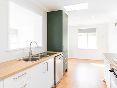 20 Dorchester Road, Forrestfield WA 6058